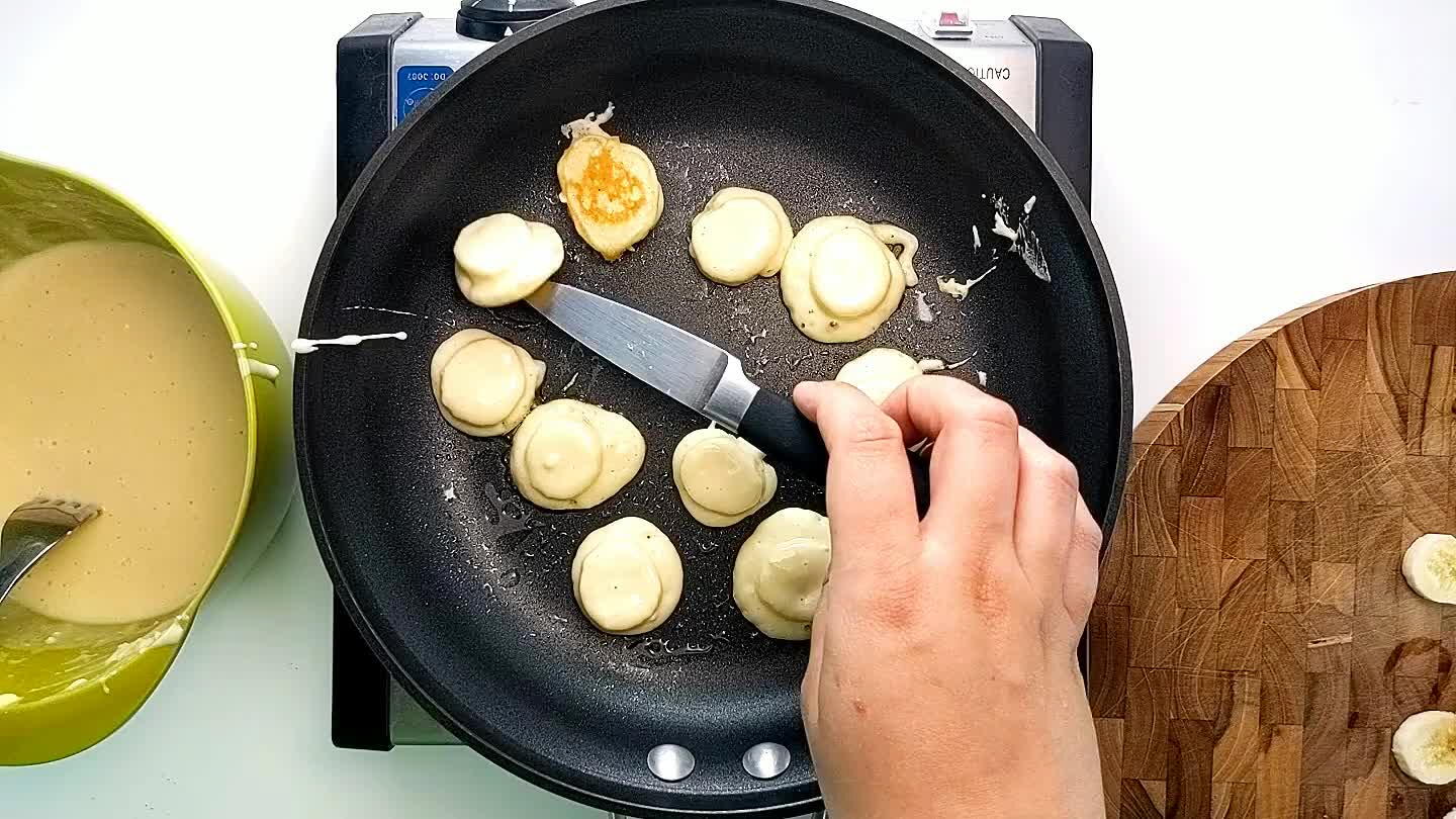 t to bubble and set around the edges. Cook for another minute and then remove from the pan.