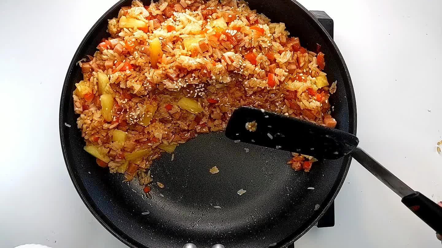 n. Scramble the eggs and pour in and cook and stir until scrambled. Then mix to incorporate into the rice.