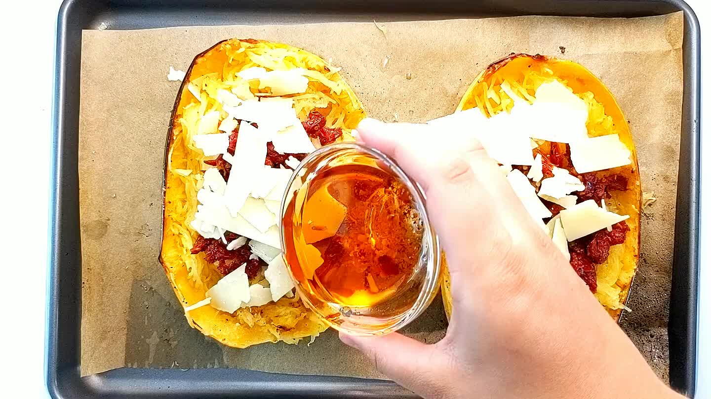 ome extra flavor, so if you have some leftover, add a drizzle to each half.