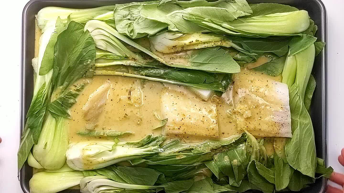 hickness of your pieces of cod. If you are cooking a whole fillet, you may need 5-7 more minutes. Pull from the oven when the fish is opaque and easily flakes apart.