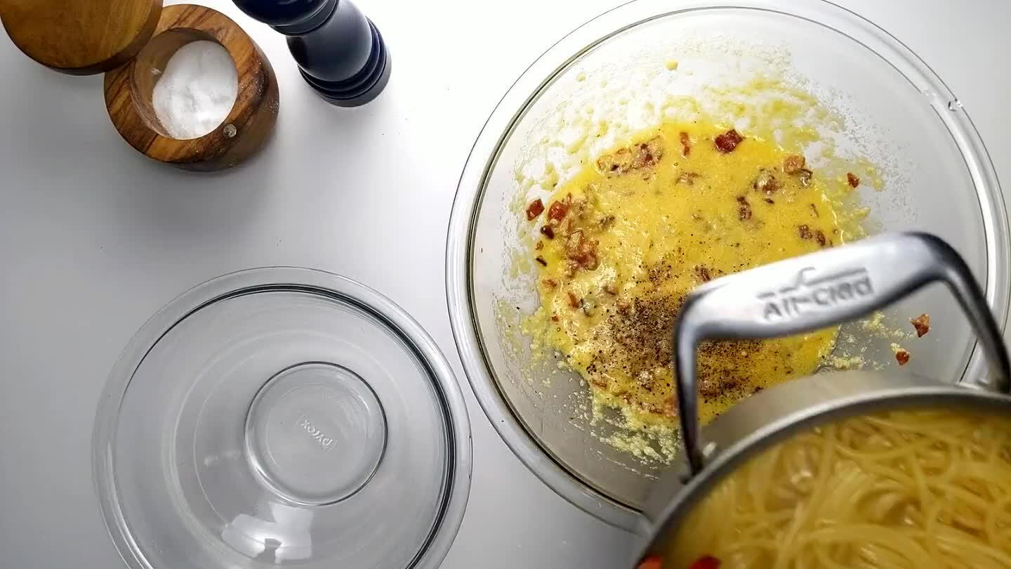 tutta l'acqua in una ciotola a parte.