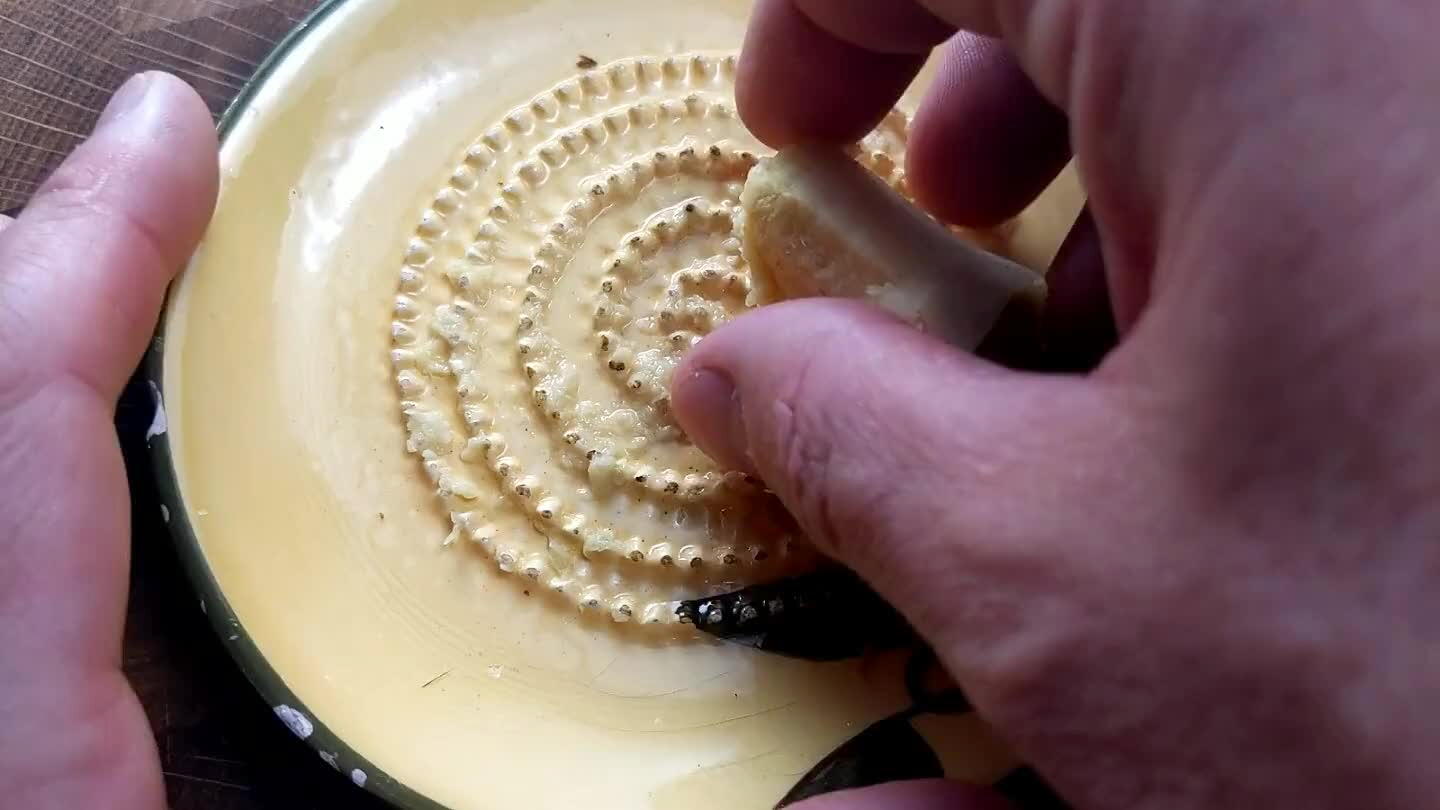 い部分を使うか、細かく刻むだけでも大丈夫です。