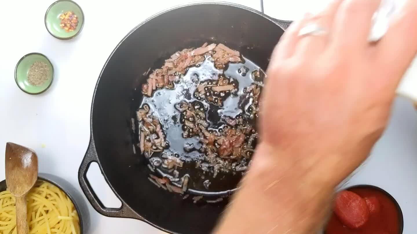る。