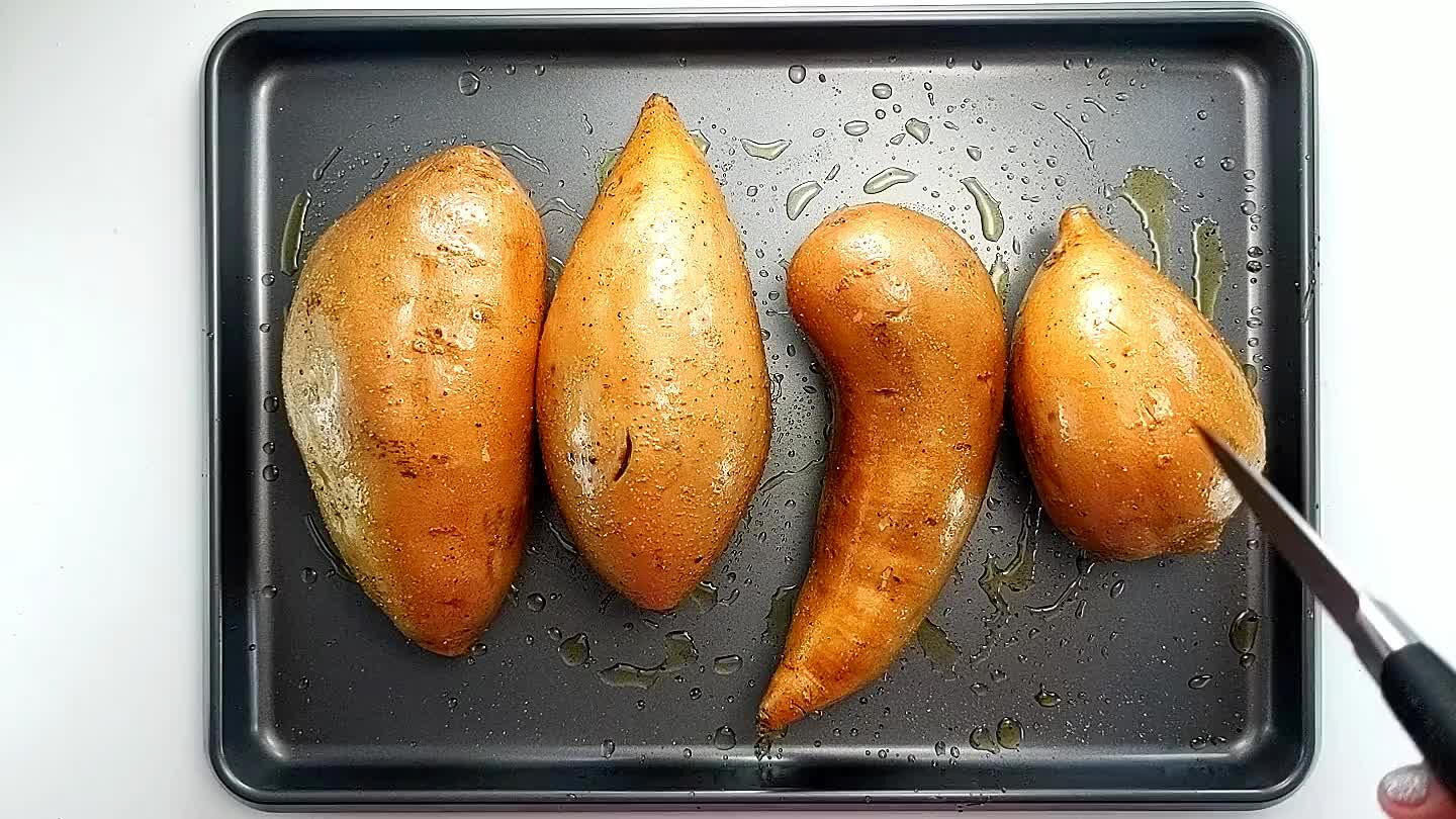 llo. Inforna per circa 40-60 minuti a seconda della grandezza delle patate.