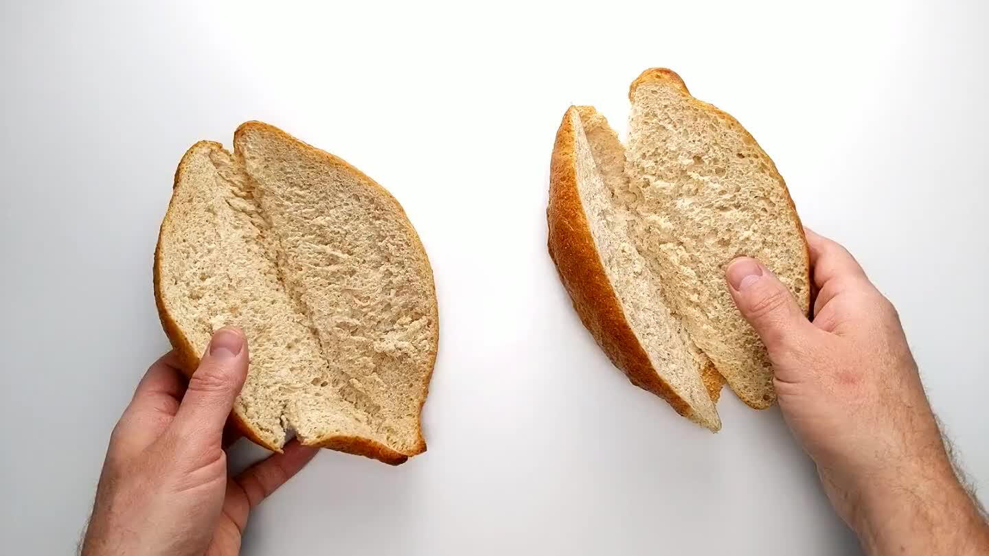 tostar este tipo de panecillos. Yo puse el mío bajo la parrilla unos 3-4 minutos y quedaron geniales. También puedes colocarlos sobre las parte abierta de una tostadora.