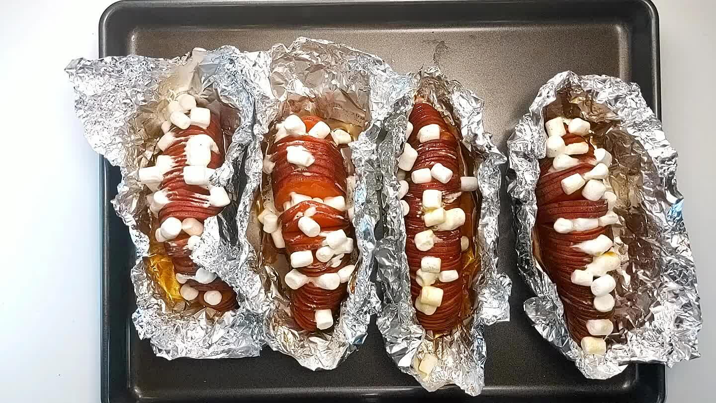 y remaining sauce left in the foil packets and enjoy!