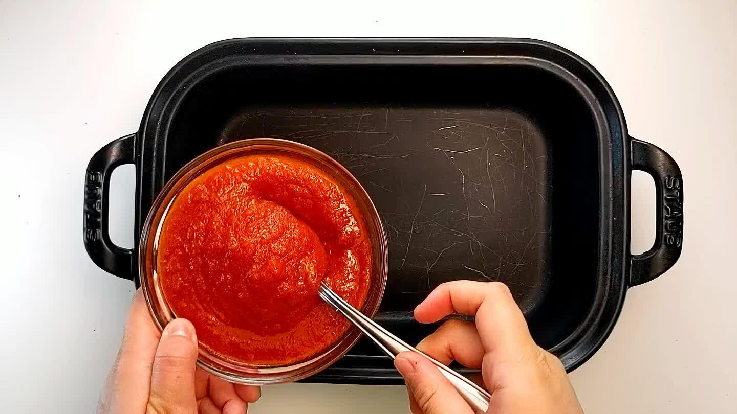 e as many lasagna noodles as will fit in one layer in your dish. Top the noodles with about 1/3rd of spinach ricotta mixture and spread evenly.