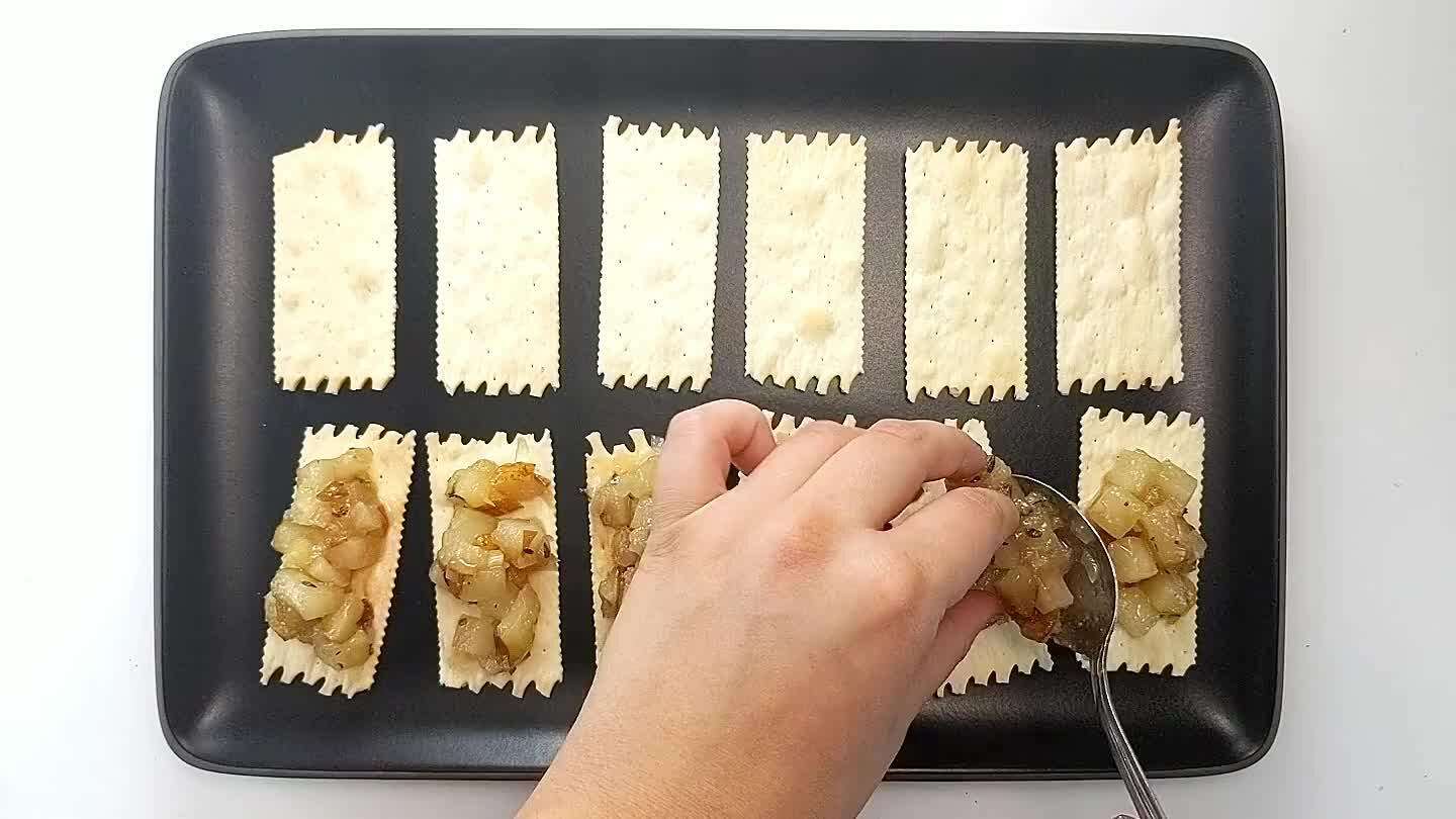 rti. With sliced havarti, place the cheese on the cracker before the chutney!