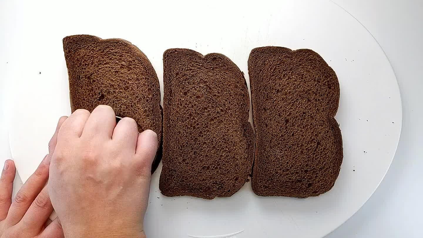 circles of rye bread. You can also cut the rye bread into squares if you prefer.