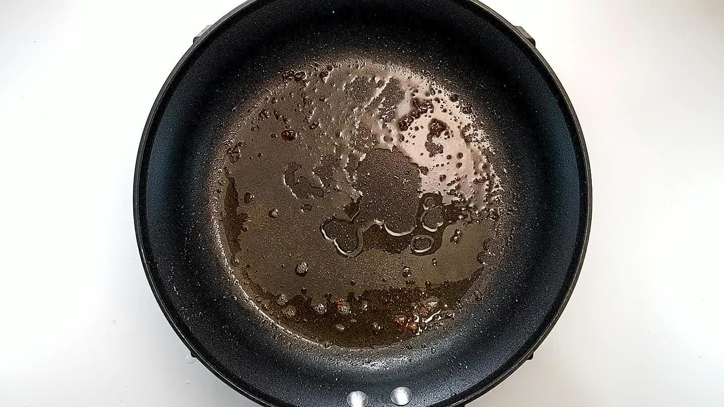 llots start to sizzle and add the white wine. Stir to pull up any browned bits on the bottom of the pan.