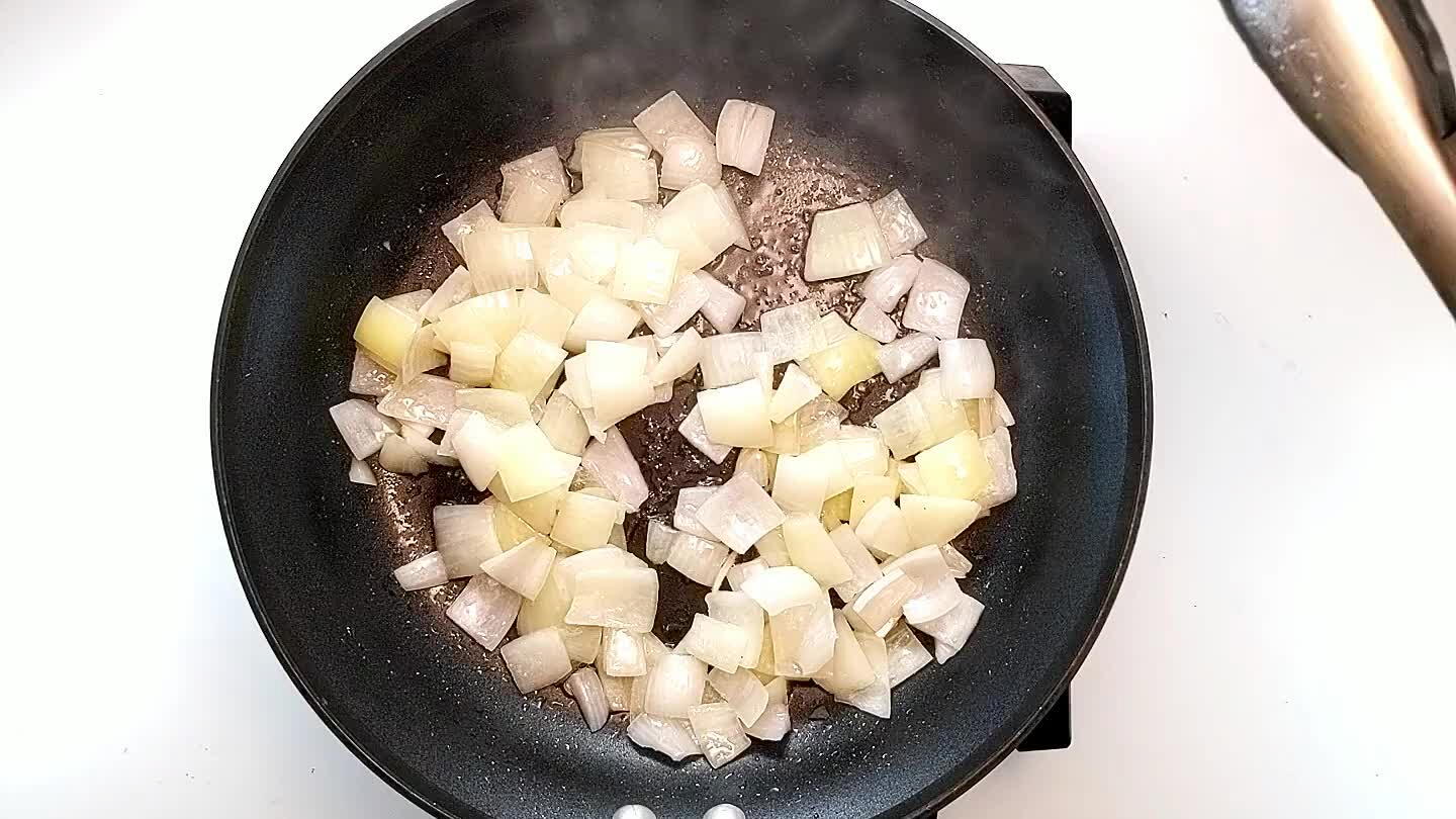 epper. Saute for a few more minutes until the bell peppers begin to soften.