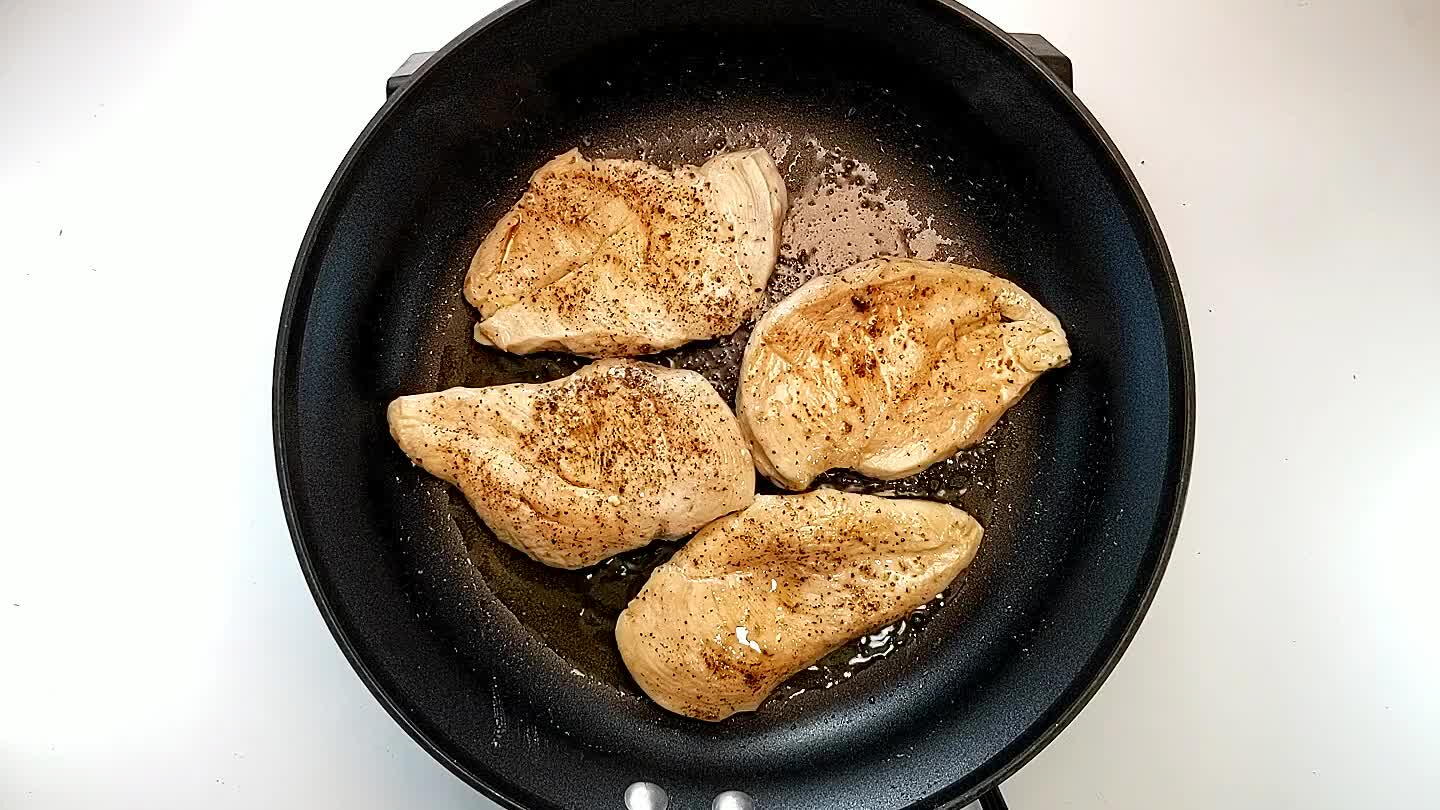 oking while the second side of the chicken browns. Remove the chicken from the pan.
