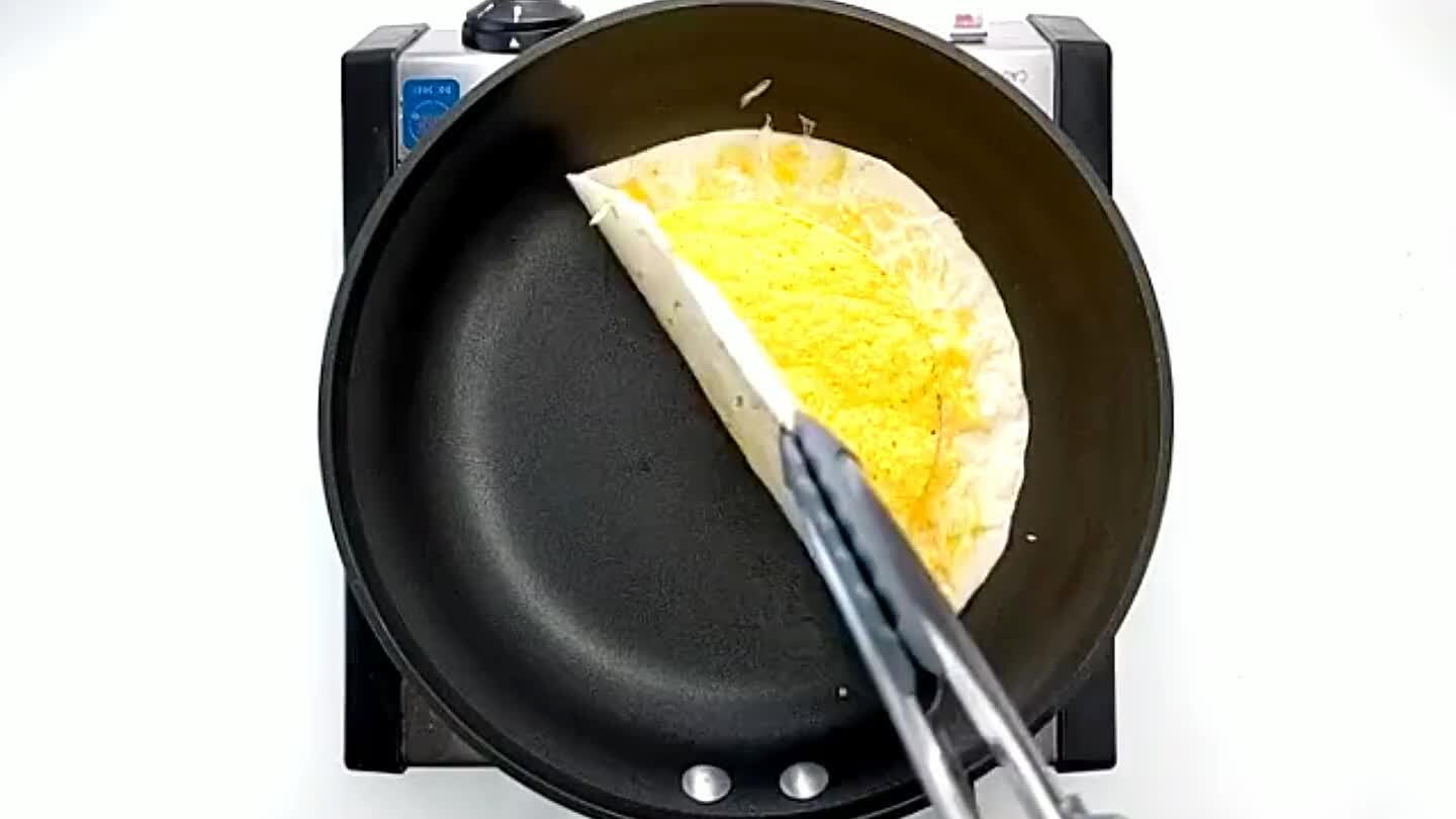 the melted cheese sticks to the taco shell. Repeat with all the taco shells.