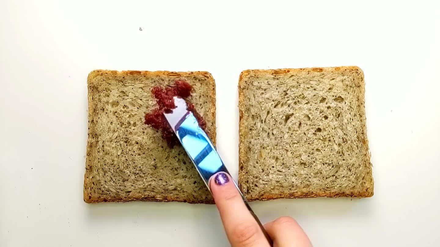 ite bread. Dollop with goat cheese.